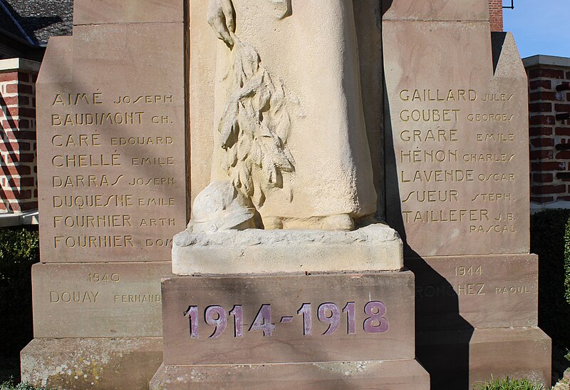 File:Montauban-de-Picardie Monument aux morts noms.jpg