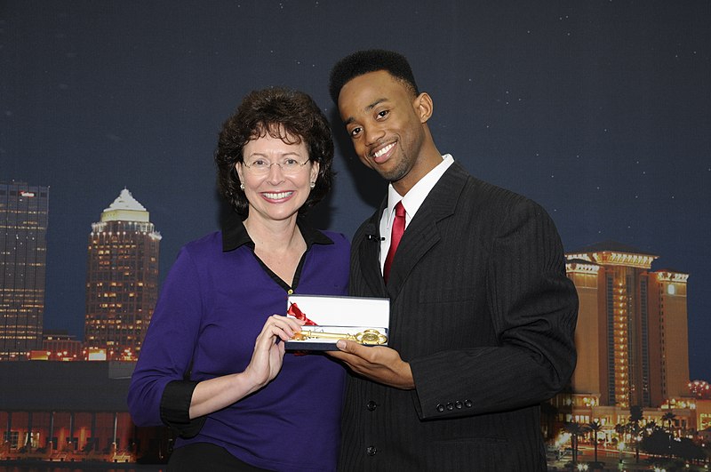 File:Motown Maurice & The Mayor of Tampa Pam Iorio.jpg