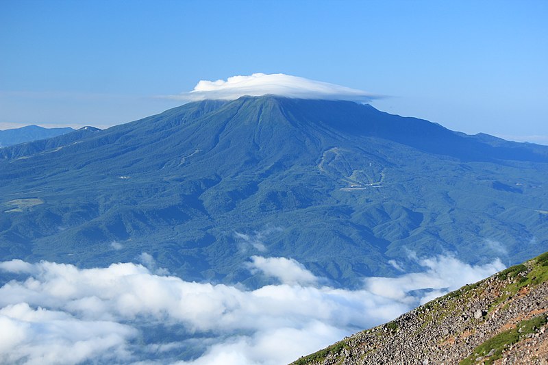 File:Mount Ontake from Mount Norikura with cloud.jpg