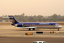 Eine Boeing 717 der Midwest Airlines am Los Angeles International Airport