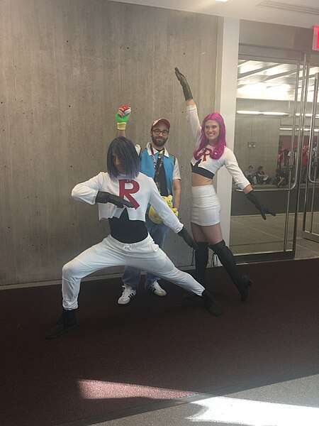 File:NYCC 2016 Cosplay of Ash and Team Rocket.jpg