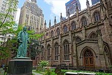 Statue of John Watts in the Trinity Churchyard NYC - Trinity Church - Watts statue.JPG