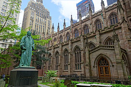 Jardins et statue de John Watts.