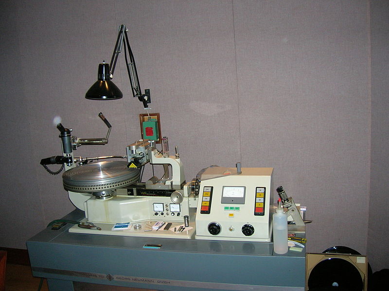 File:Neumann VMS-70 Cutting Lathe, SAE Mastering, Phoenix, AZ.jpg