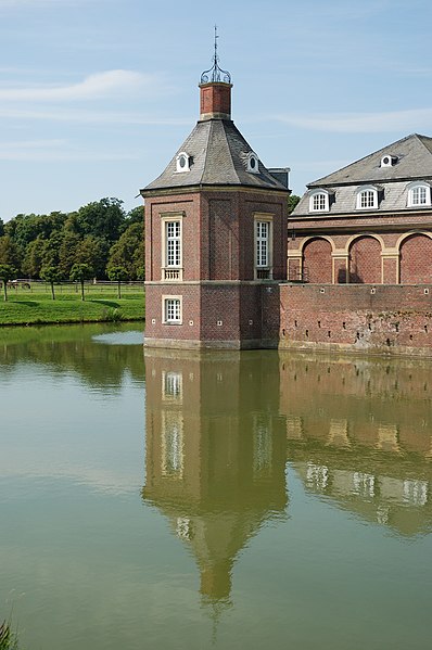 File:Nordkirchen-090806-9298-Nordwestturm.jpg