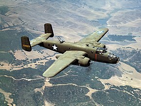 飛行するB-25C-NC 41-12823号機 (1942年10月撮影)
