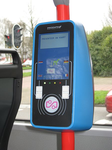 File:Ophaalautomaat in bus.jpg