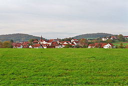 Ortsansicht des Ortes Ober-Abtsteinach, Hauptort der Gemeinde Abtsteinach in Südhessen, Hessen, Deutschland. Blick von Osten nach Westen. Zu sehen ist...