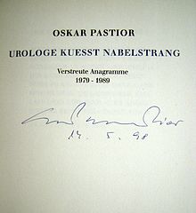 Urologe küßt Nabelstrang (1991), Titelseite mit Signatur von Pastior