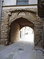 Porta al final del carrer de l'Església (Montgai)