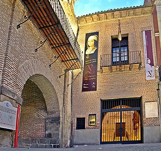 Entrada actual al Palacio Real o Palacio Testamentario de Isabel la Católica en Medina del Campo.