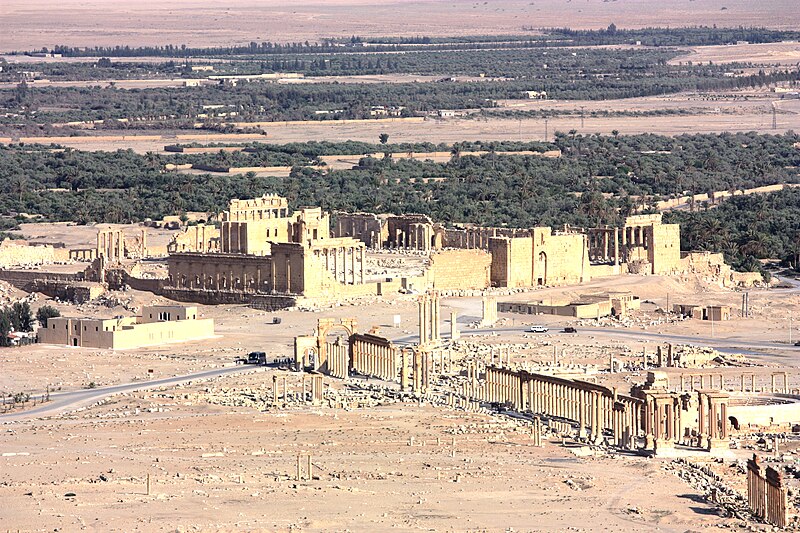 File:Palmyra, view from Qalaat Ibn Maan, Temple of Bel and colonnaded axis.jpg