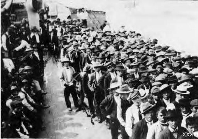 View of passengers arriving in Vancouver aboard the steamship Kumeric
