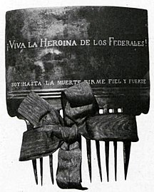 Fotografía de un peinetón que apareció en la revista argentina Plus Ultra en 1927.