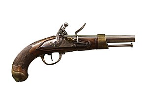 Un pistolet modèle An XIII, produit entre 1804 et 1815 à la Manufacture impériale de Saint-Étienne et exposé au musée militaire de Morges. (définition réelle 5 616 × 3 744)