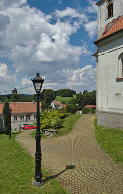 Pohled od kostela směrem do vesnice, Skřípov, okres Prostějov.jpg