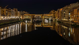 Ponte Vecchio sobre el río Arno, Florencia, Italia, 2022-09-18, DD 230-232 HDR.jpg