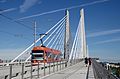 Mesmo a ponte sendo de propriedade da TriMet, a autoridade metropolitana, é permitido que o sistema de bondes da cidade a use.