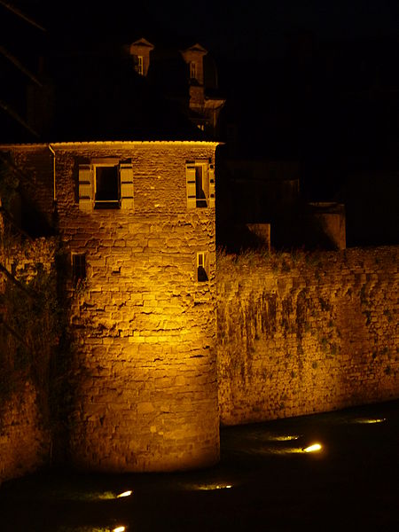 File:Powder Tower of Vannes by night - by G.Le Mouel.JPG