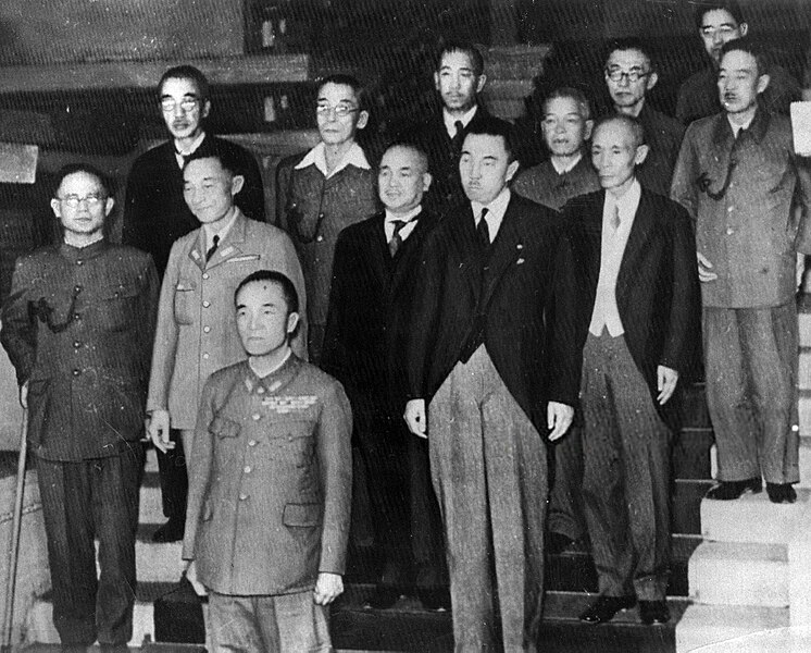 ファイル:Prince Naruhiko Higashikuni Cabinet 19450817.jpg