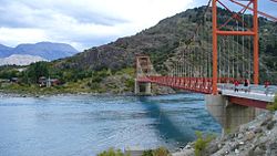Puente Lago Gral. Carrera.jpg