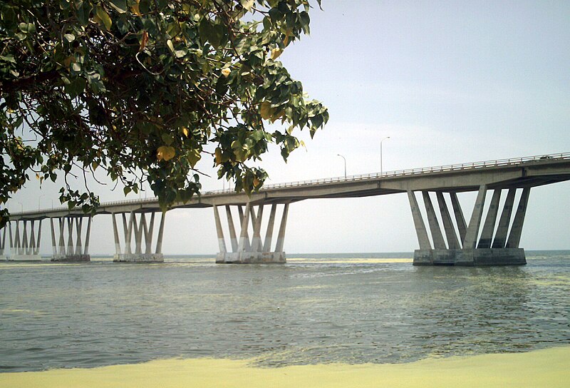 File:Puente Sobre el Lago de Maracaibo visto desde visita tu puente 07.jpg