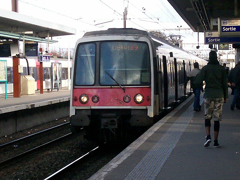 File:RER A - Gare Torcy 10.JPG