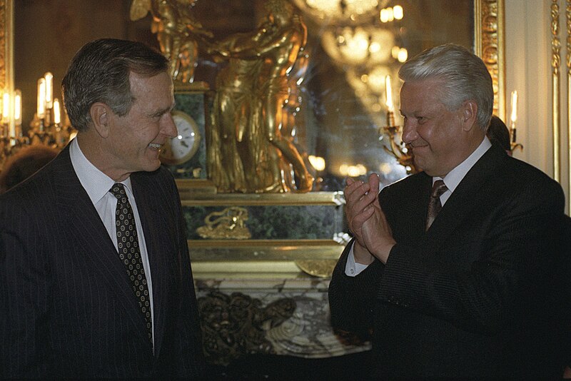 File:RIAN archive 859348 US President George H. W. Bush and Russian President Boris Yeltsin.jpg