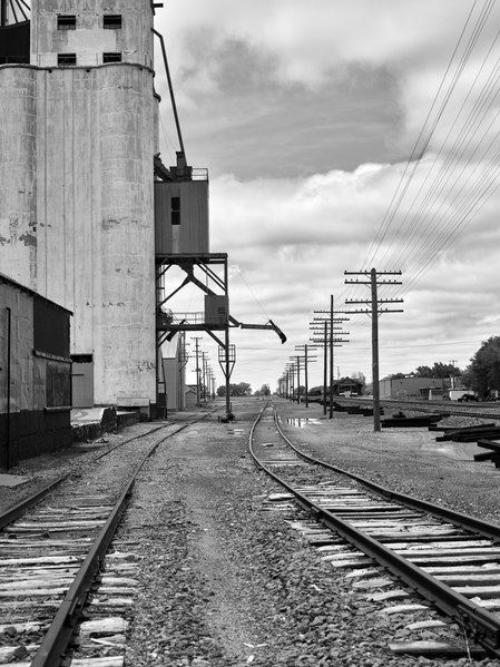 File:Railroad siding at the Northern Ag Service Inc. grain elevator and related equipment in the town of Holly, near the Kansas line in Prowers County, Colorado LCCN2015632672.tif