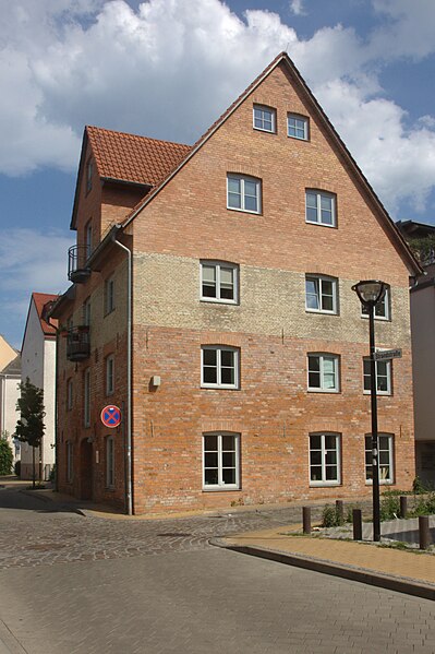 File:Rostock-Stadtmitte-Weinstrasse 8.jpg