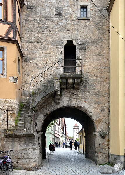 File:Rothenburg ob der Tauber, Aufgang zum Weißen Turm, 8.jpeg