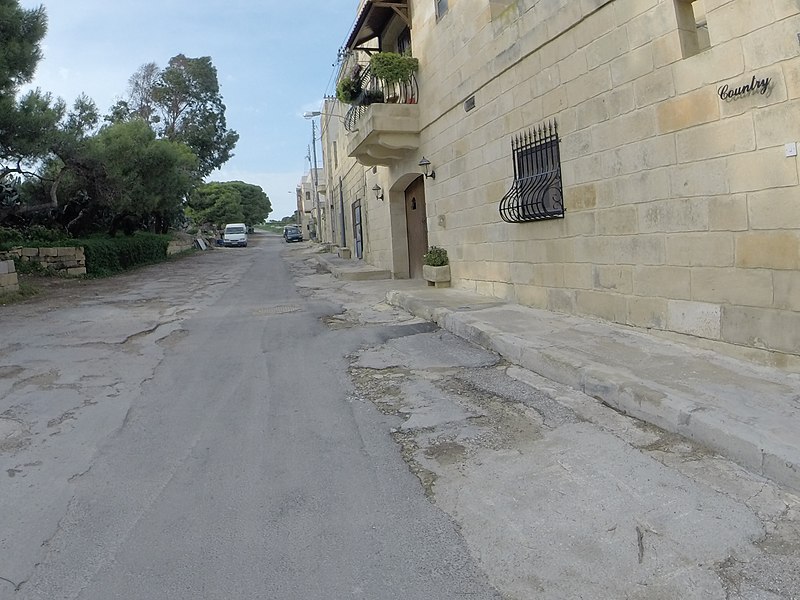 File:SQAQ TAC-CAWLA, Ħaż-Żebbuġ, Malta - panoramio.jpg