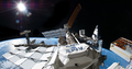 Зображення станції, складене з фотографій, зроблених з зовнішньої складської платформи №2 під час виходу у відкритий космос. Праворуч платформа зі зразками матеріалів