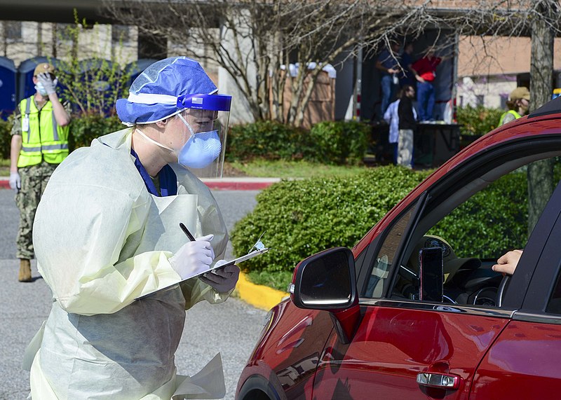 File:Sailor screens a patient in their car at Naval Medical Center Portsmouth’s COVID-19 drive thru screening (49693885876).jpg