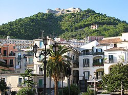 Salerno-Arechi castle from centre.jpg