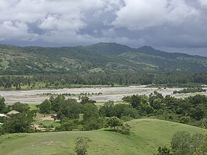 Bosques de sabana y casuarina en el noreste sobre el río Laleia