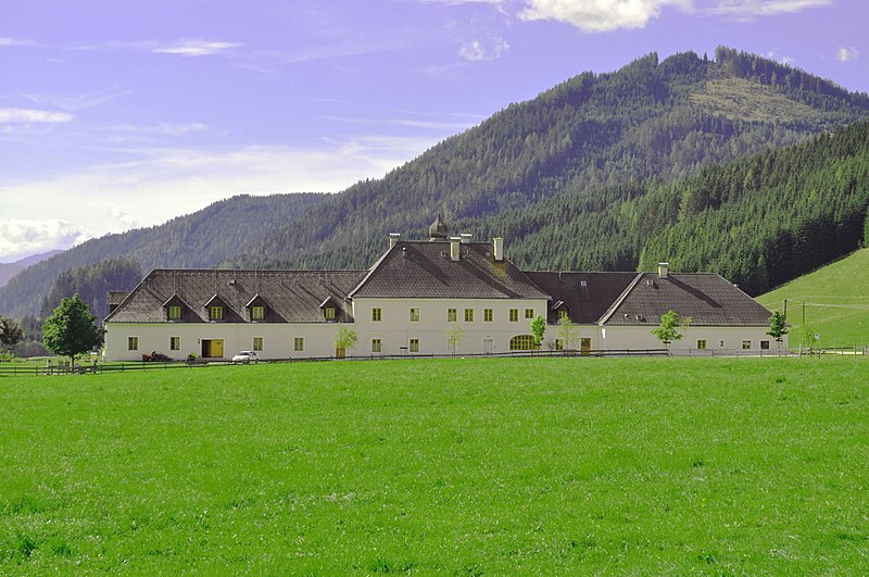 File:SchlossKaiserau.jpg