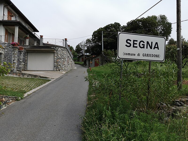 File:Settlement border signs of Segna (Gravedona ed Uniti).jpg