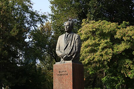 131. Sharof Rashidov bust, Yunusabad District author - Humoyun Mehridinov