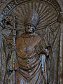 Sculptură a unui episcop.