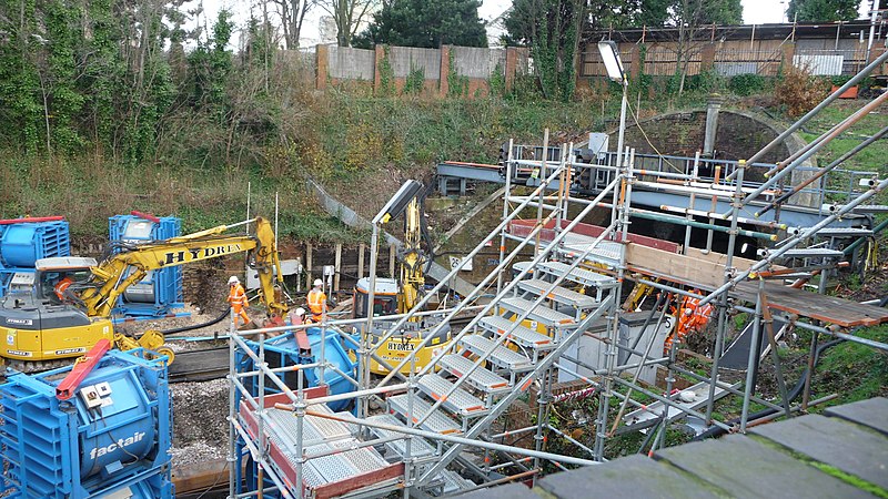 File:Southampton railway tunnel engineering works 4.JPG