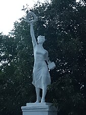 Statue of lady in Zakharivka.jpg