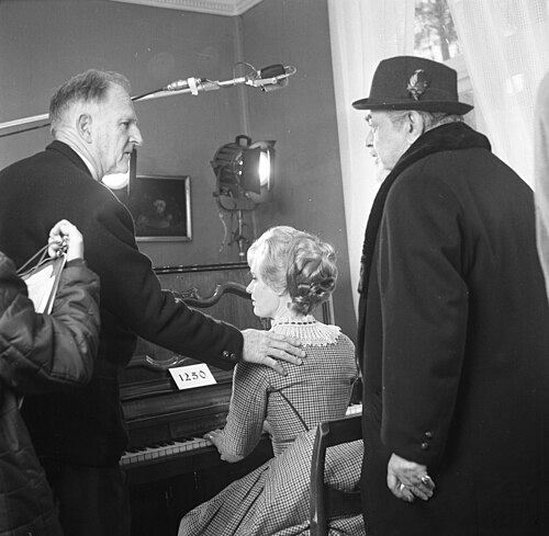 Stone (left) on set of Song of Norway with Florence Henderson and Edward G. Robinson, 1969.