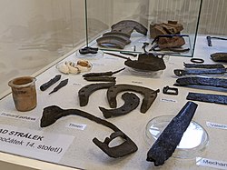archeologické nálezy z hradu vystavené v rýmařovském muzeu