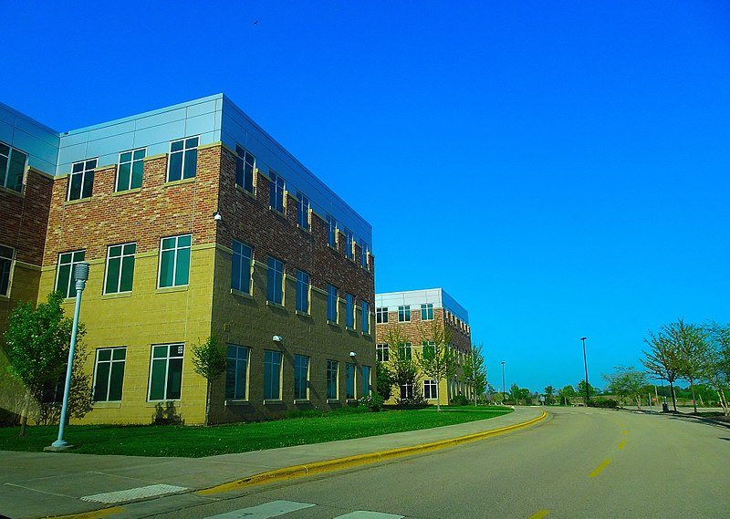 File:Sun Prairie High School - panoramio (1).jpg