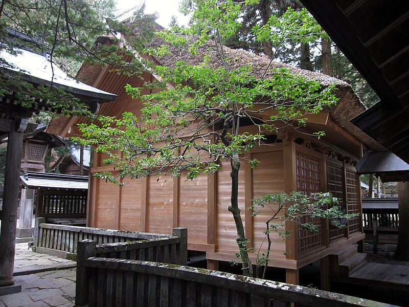 File:Suwa Taisha Honmiya, Western Hōden (諏訪大社 本宮 西宝殿).jpg