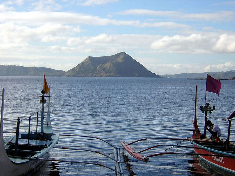 File:Taal lake.jpg