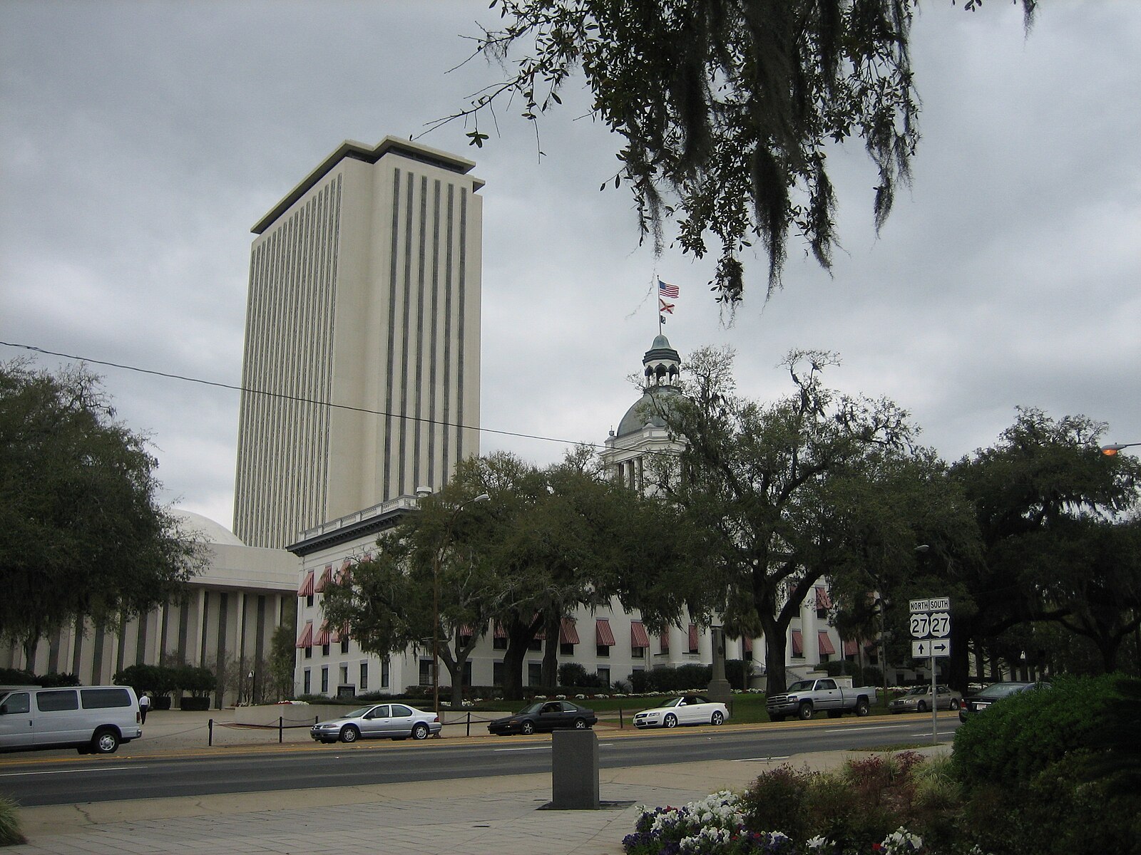 File:Tallahassee Old and New Capitols 2.jpg.