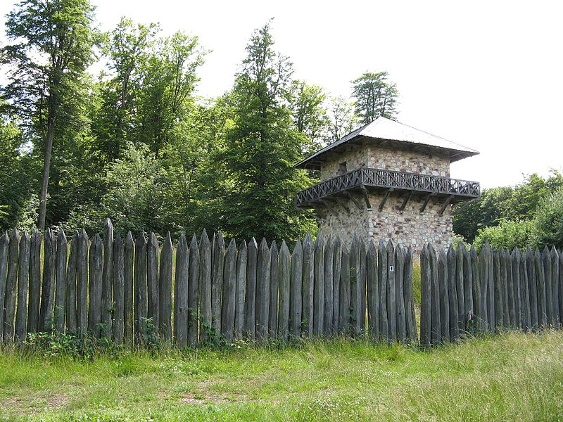 File:Taunusstein - Limes Wachturm.jpg