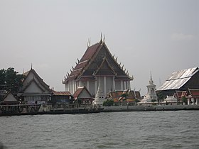 Temple in Bangkok.jpg